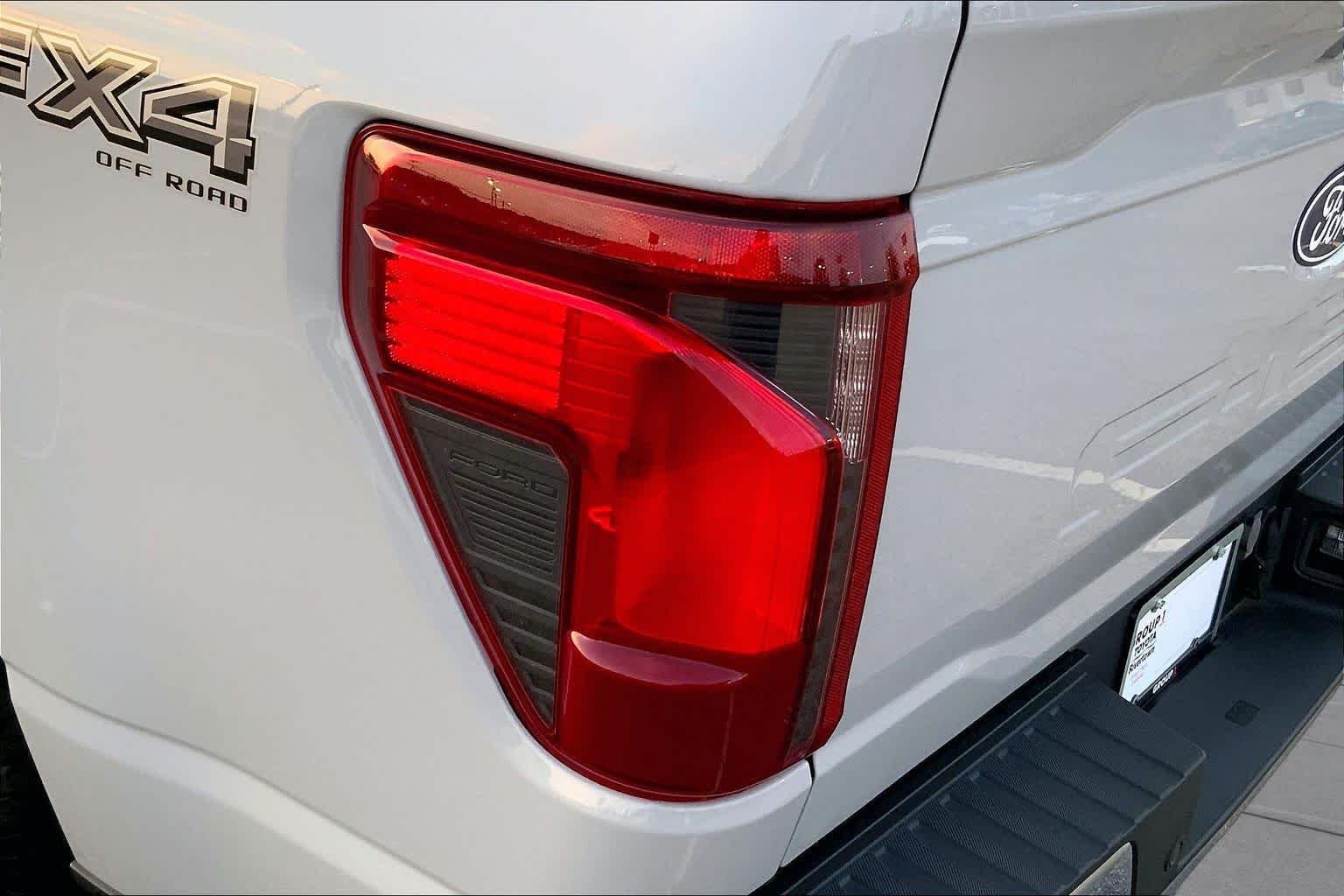 Used 2024 Avalanche Gray Ford XLT image 25