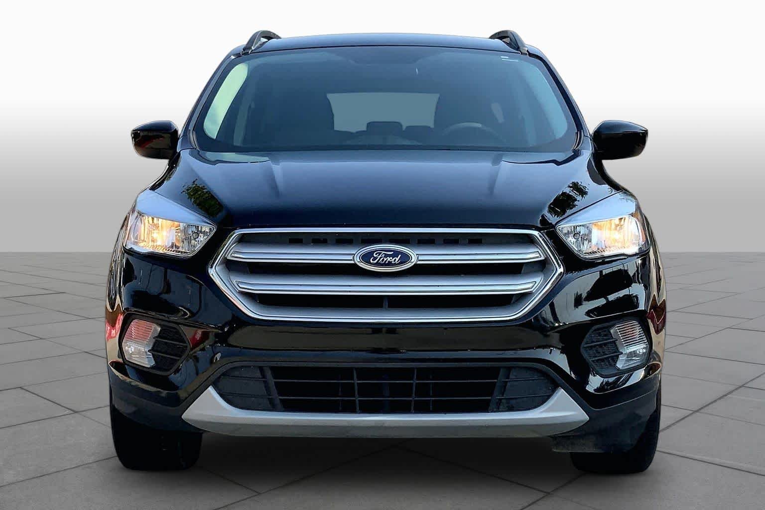 Used 2018 Shadow Black Ford SE image 4