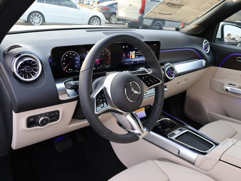 New 2026 Polar White Mercedes-Benz GLB 250 image 19
