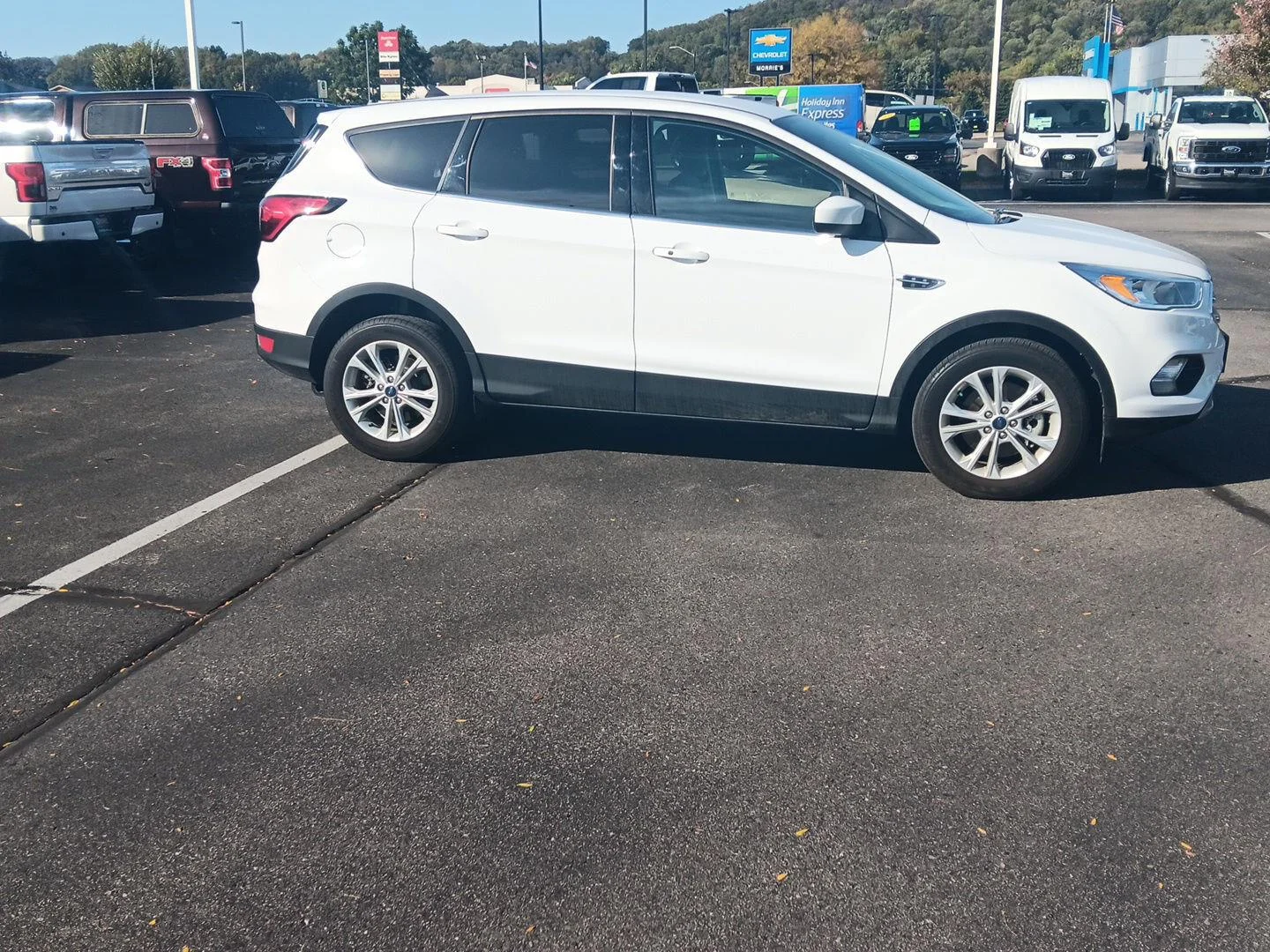 Used 2019 Oxford White Ford SE image 2