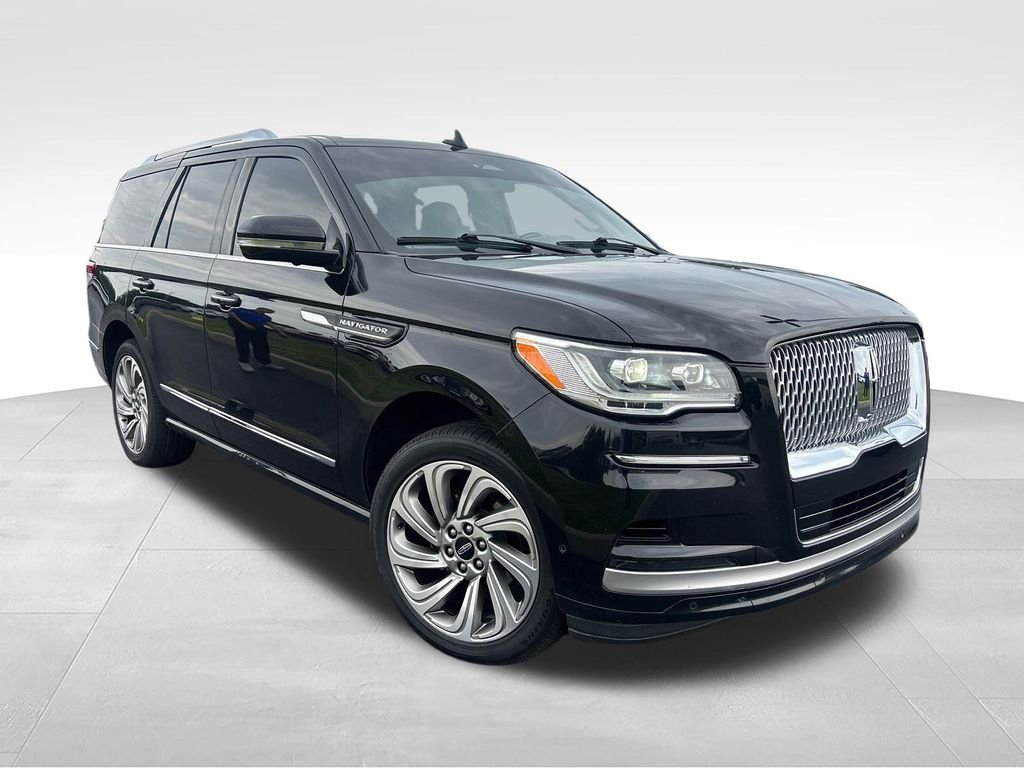 Used 2022 Black Lincoln Reserve image 7