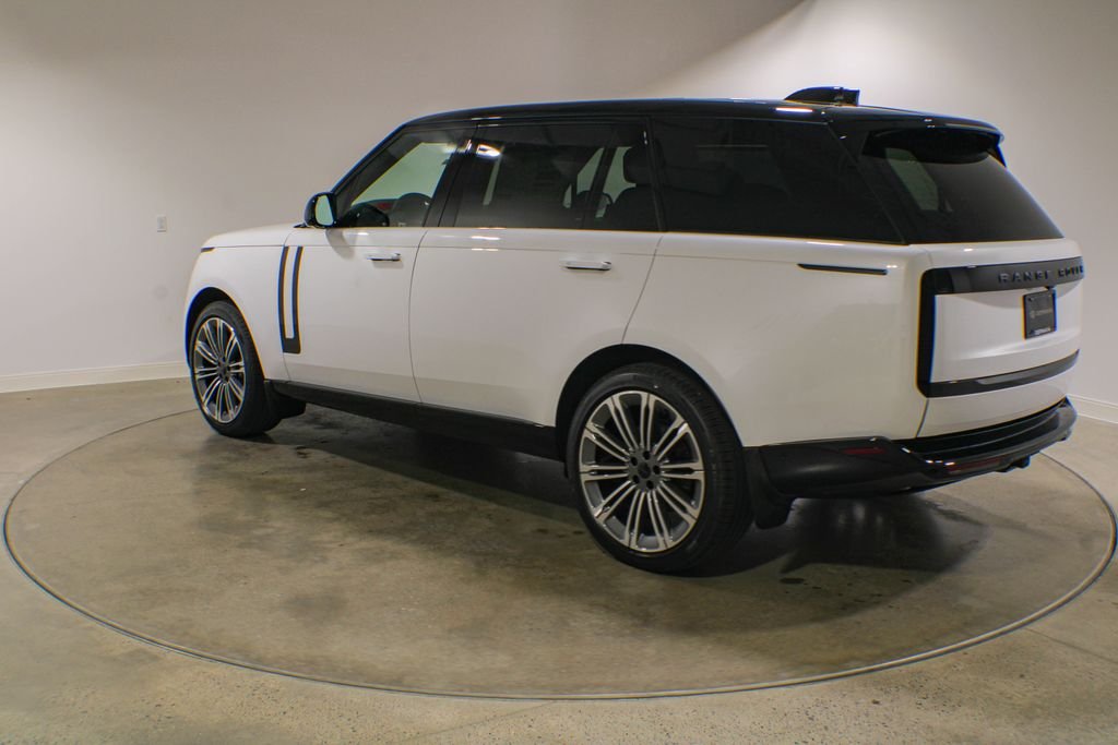 New 2026 Ostuni Pearl White Land Rover SE image 4