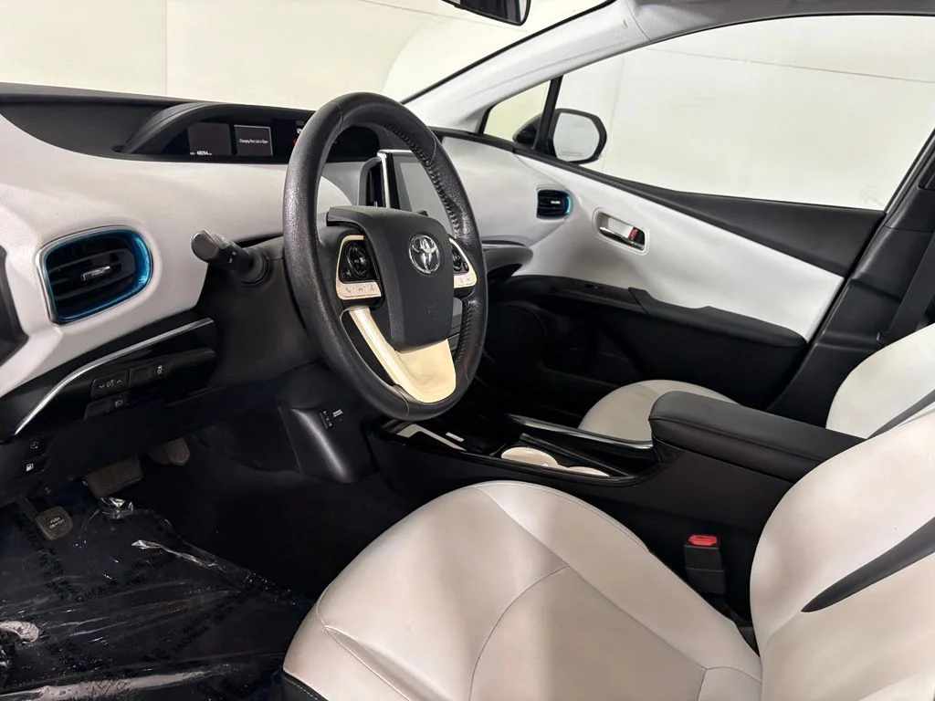 Used 2018 Gray Toyota Premium image 22