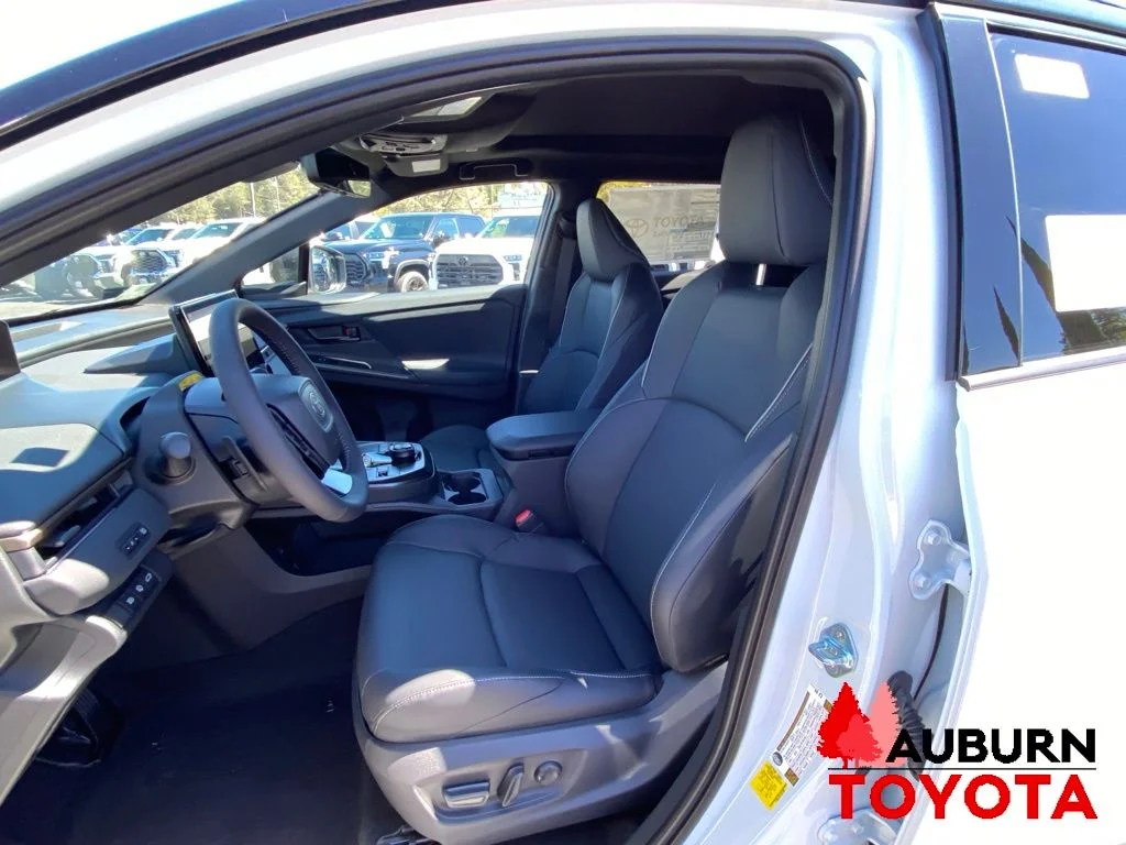 New 2026 Wind Chill Pearl with Midnight Black Metallic roof <sup>1</sup> Toyota  Limited image 30