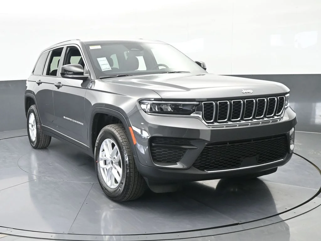 New 2026 Baltic Gray Metallic Clearcoat Jeep Laredo X image 9