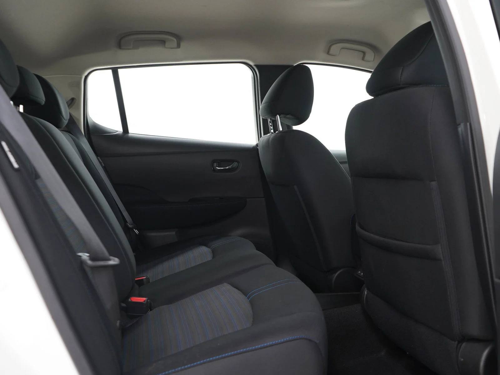Used 2022 Pearl White Nissan SV Plus image 12