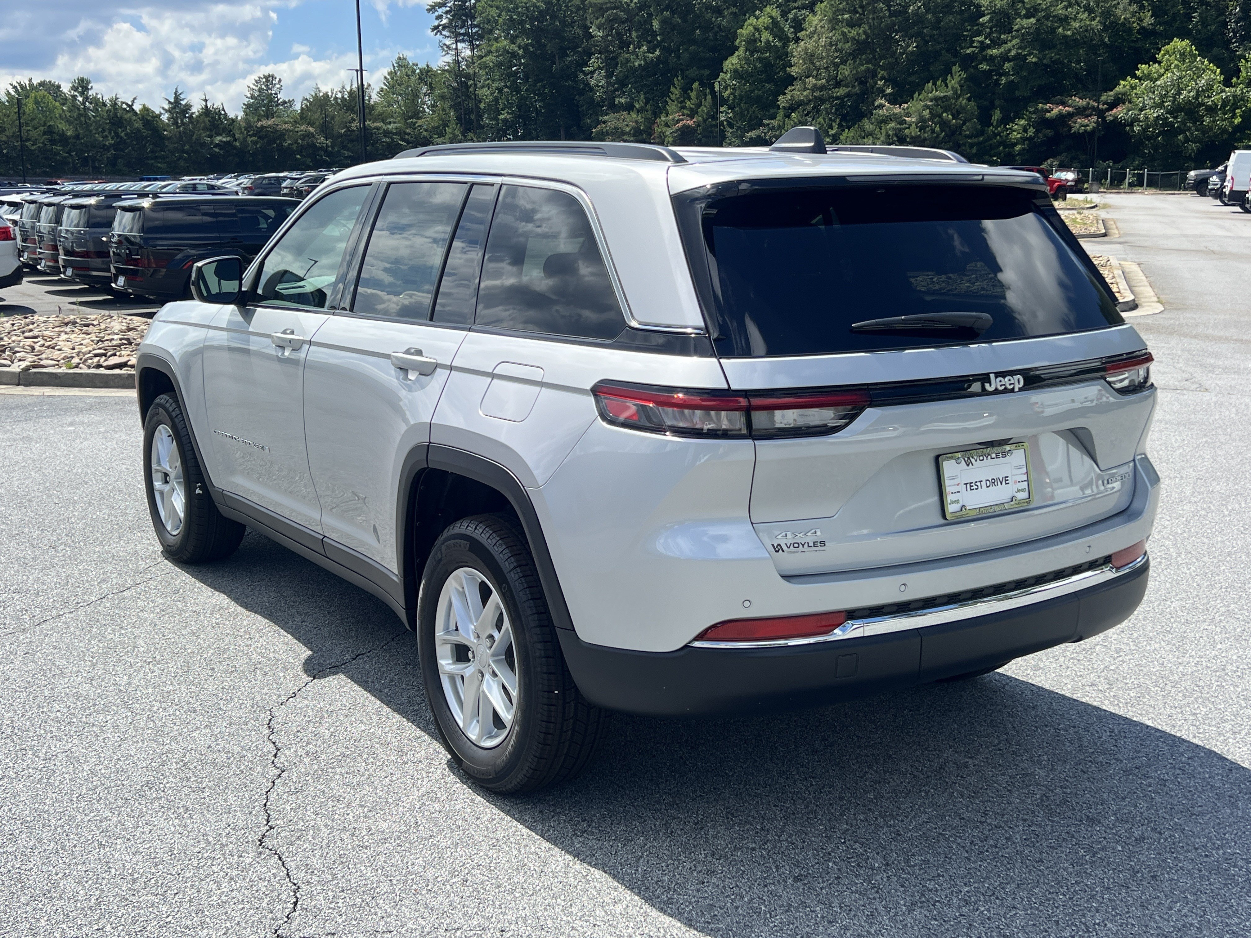 New 2026 Silver Zynith Jeep Laredo X image 6