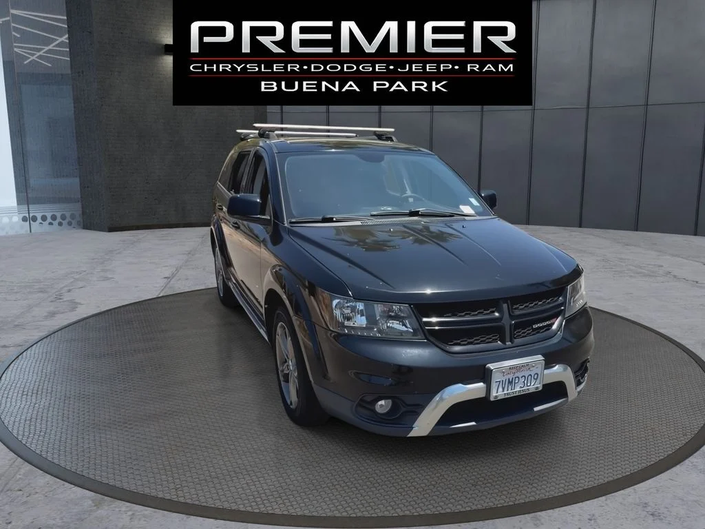 Used 2017 Black Dodge Crossroad image 3