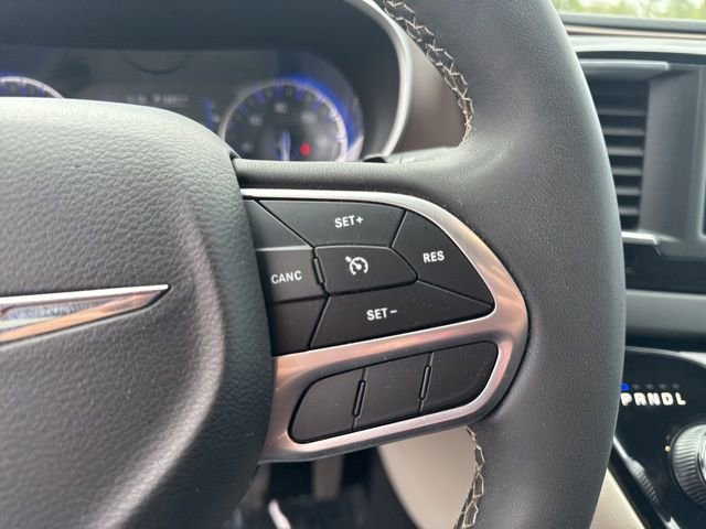 Used 2023 Bright White Clearcoat Chrysler LX image 22