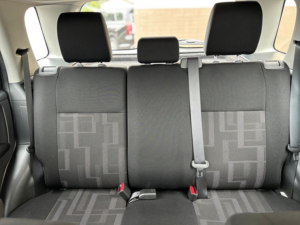 Used 2011 Silver Suzuki Premium image 28