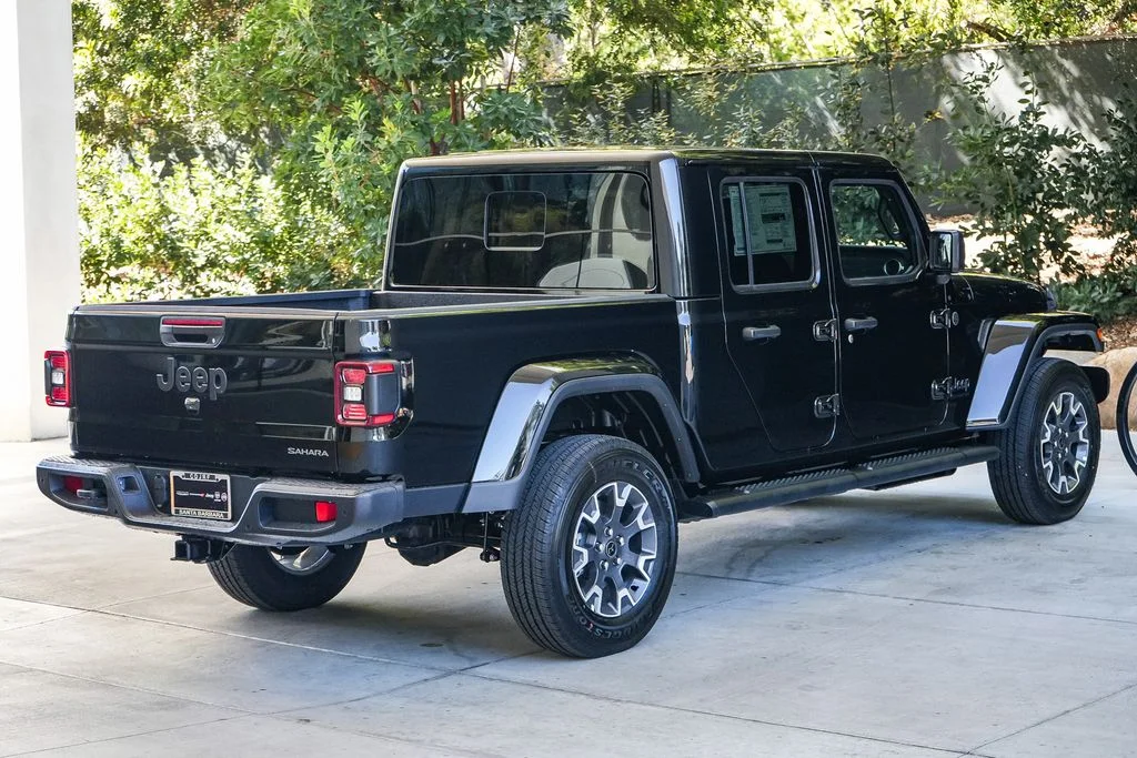 New 2026 Black Clear-Coat Exterior Paint Jeep Sahara image 6