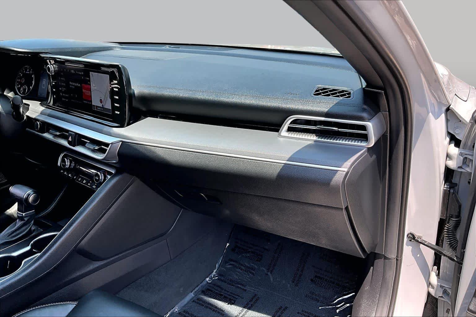 Used 2024 Wolf Gray Kia GT-Line image 18