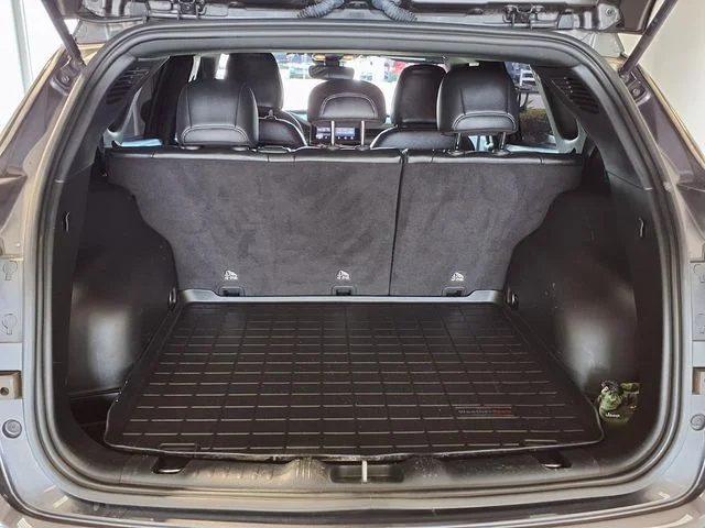 Used 2023 Crystal Metallic Jeep Trailhawk image 24