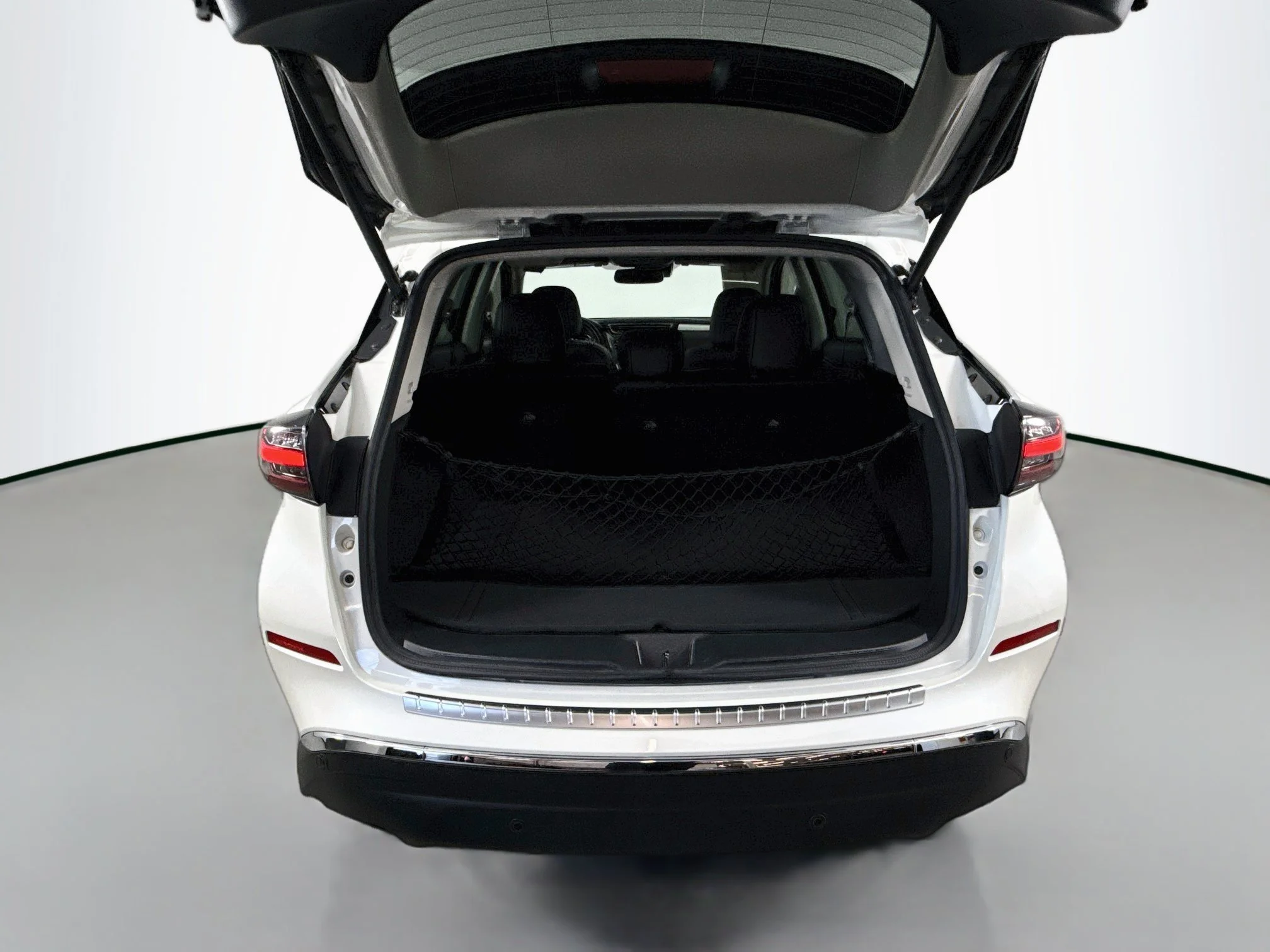 Used 2021 Pearl White Tricoat Nissan SL image 25