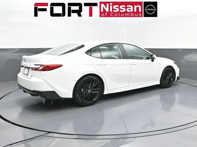 Used 2025  Toyota SE image 7