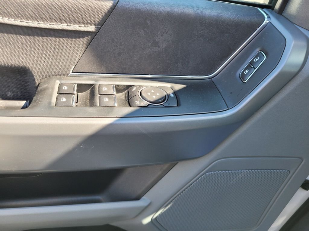New 2025 Oxford White Ford XLT image 45