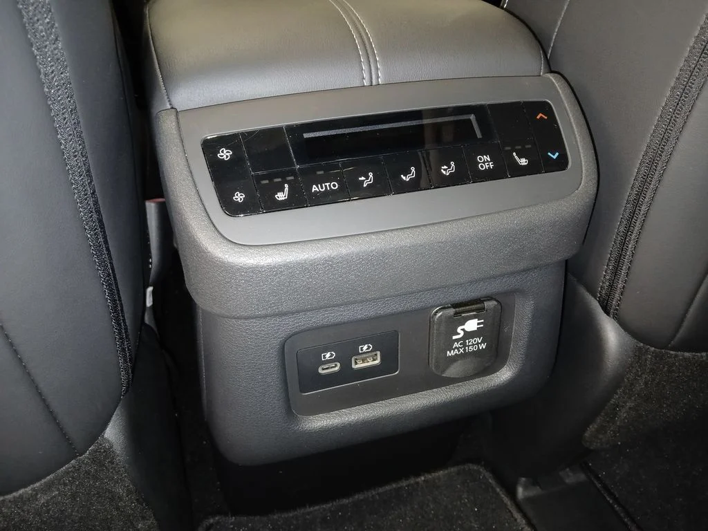 Used 2025 Gray Nissan Platinum image 17