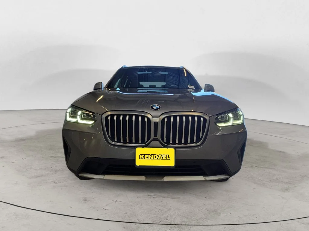 Used 2023 Gray BMW xDrive30i image 3