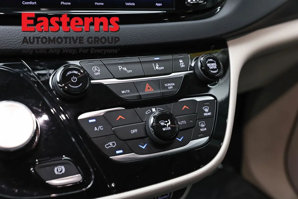 Used 2023 Silver Chrysler Touring L image 20