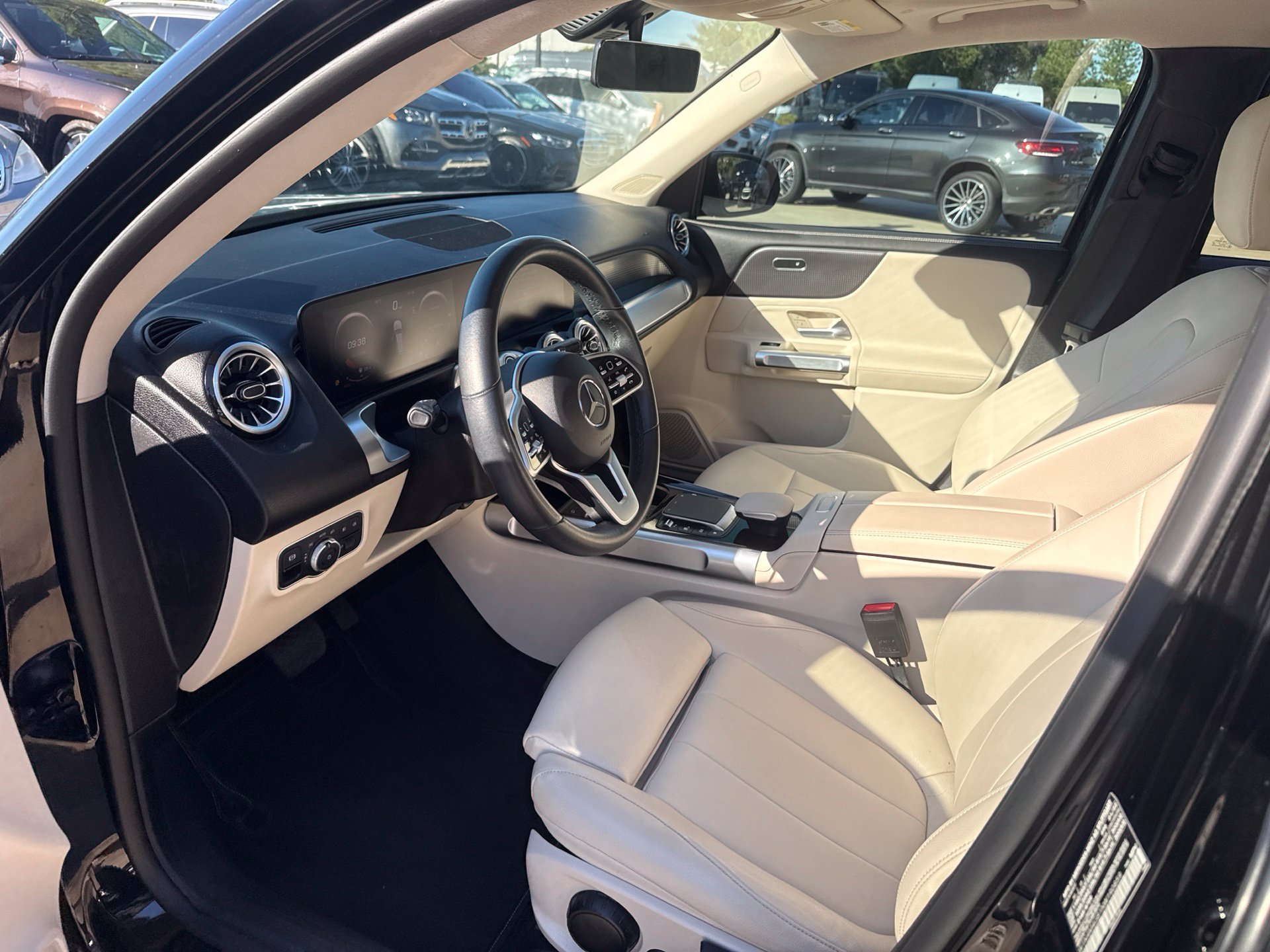 Used 2022 Night Black Mercedes-Benz GLB 250 image 9