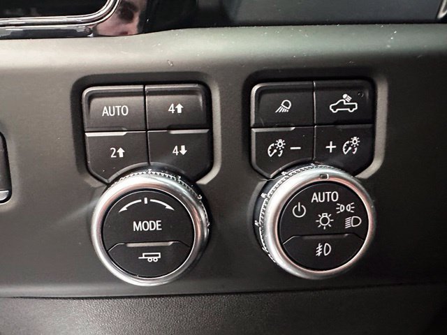 Used 2022 Silver GMC AT4 image 11