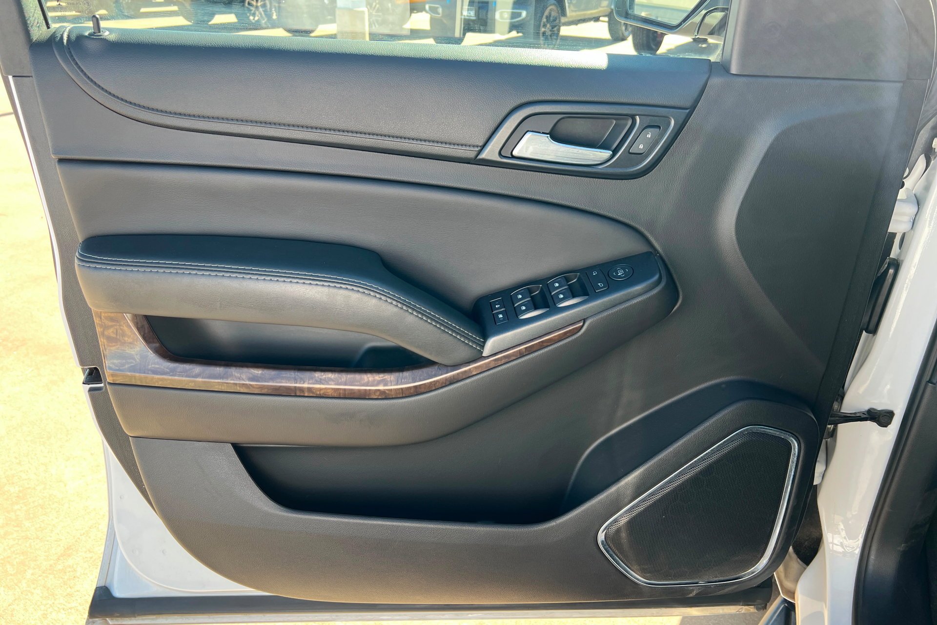 2017 Chevrolet Suburban LS - Photo 15