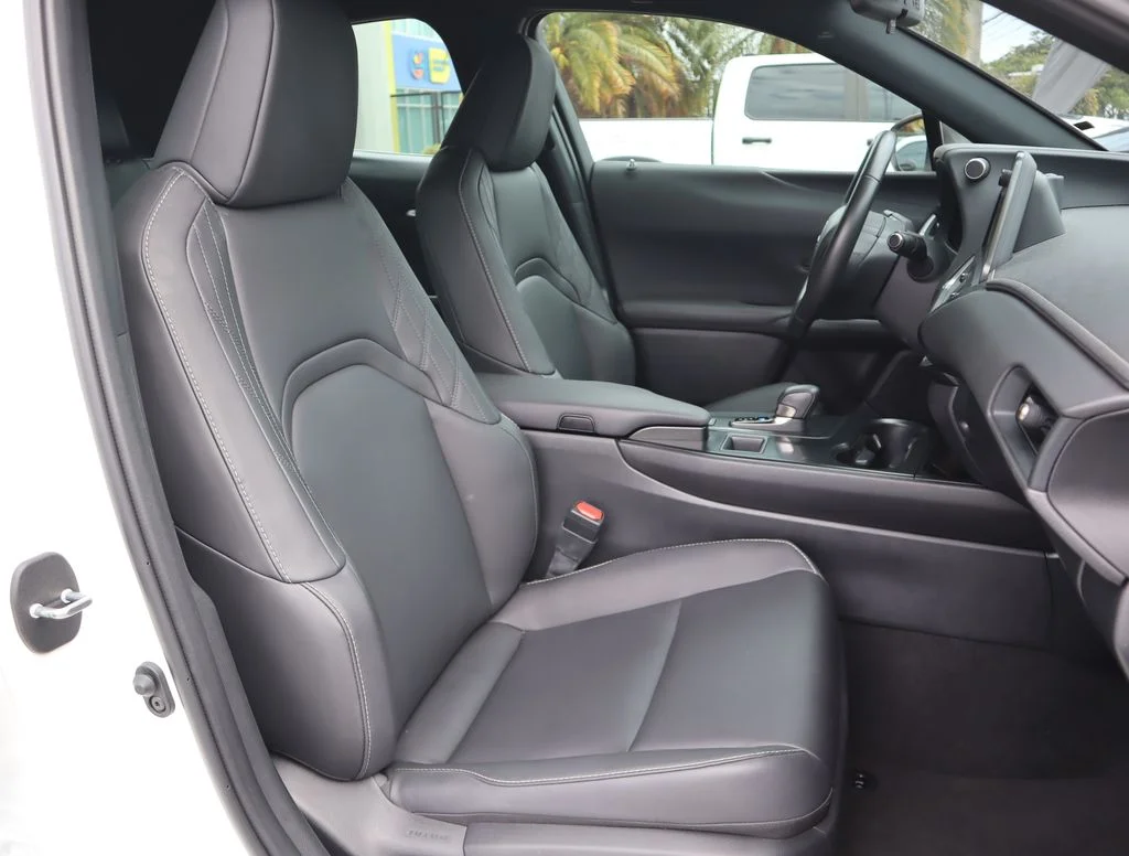 Used 2025 White Lexus 300h image 28