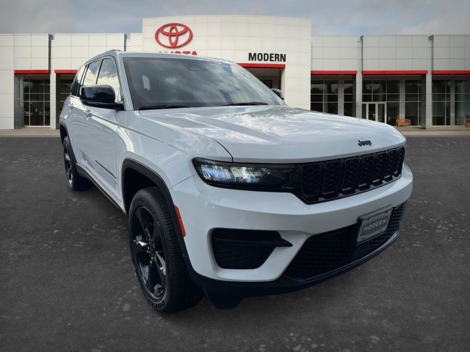 Used 2024 Bright White Clearcoat Jeep Altitude X image 3
