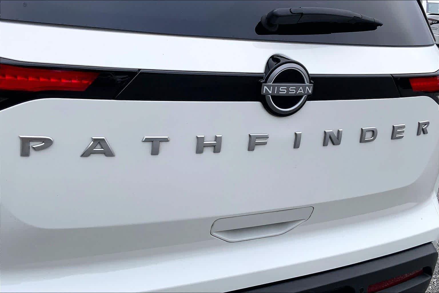 Used 2025 Glacier White Nissan SV image 27