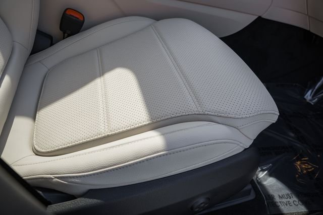 New 2026 Polar White Mercedes-Benz GLC 300 image 34