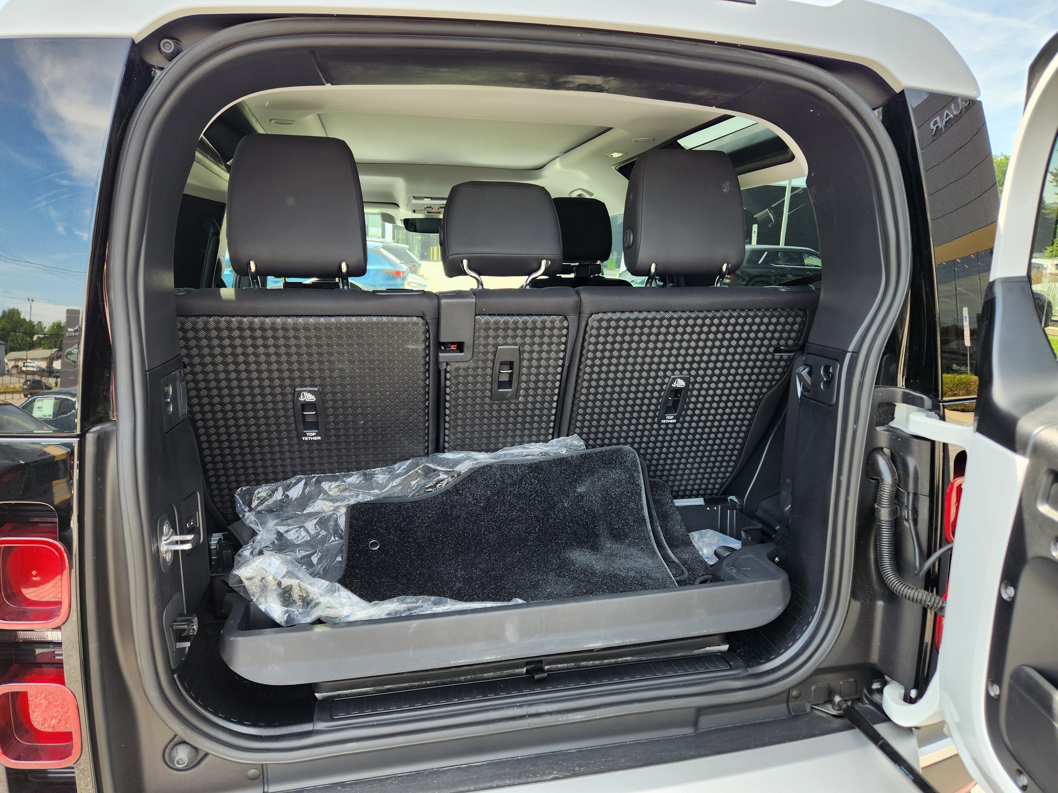 Certified Used 2025 Fuji White Land Rover S image 8