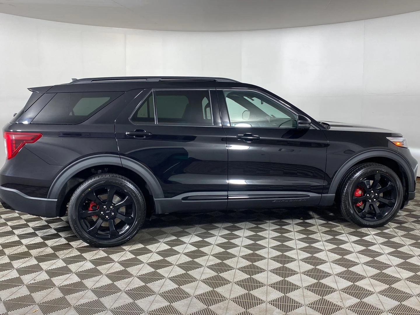 Used 2023 Agate Black Ford ST image 9