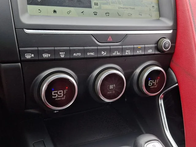 Used 2019  Jaguar R-Dynamic image 15