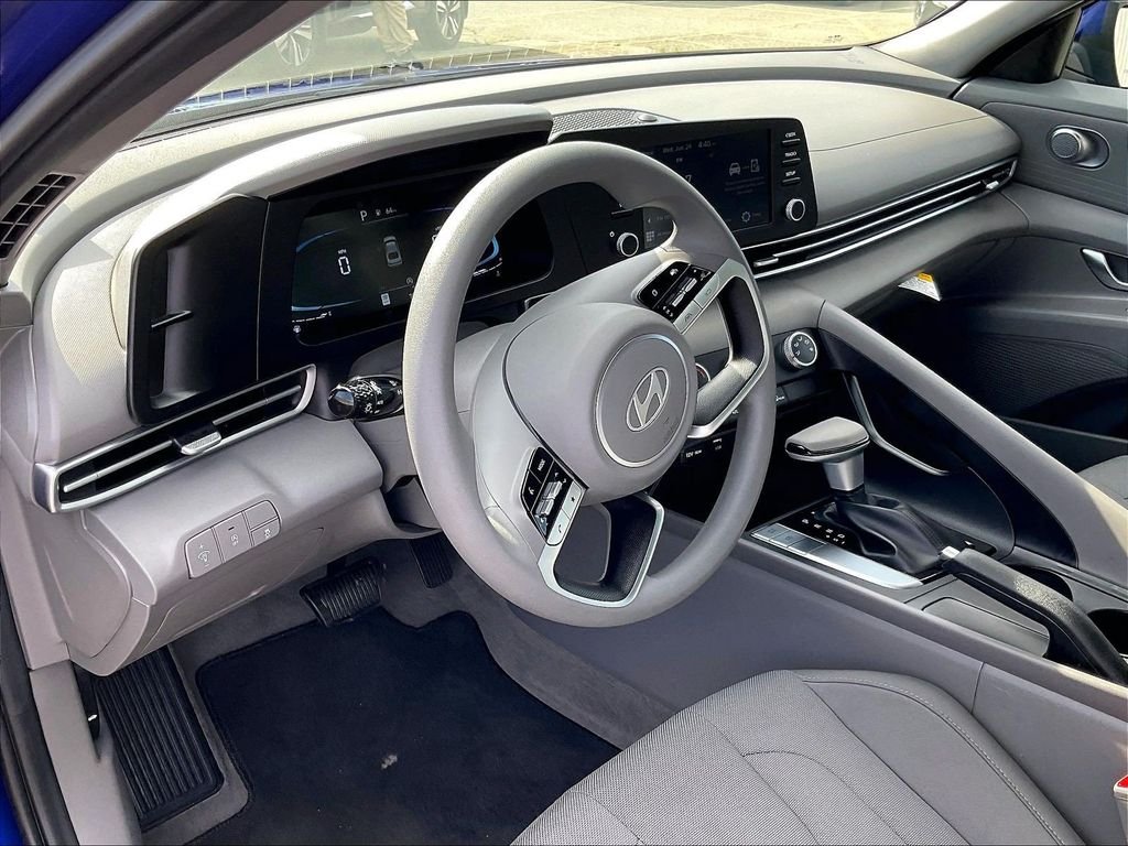 Used 2025 Blue Hyundai SE image 8
