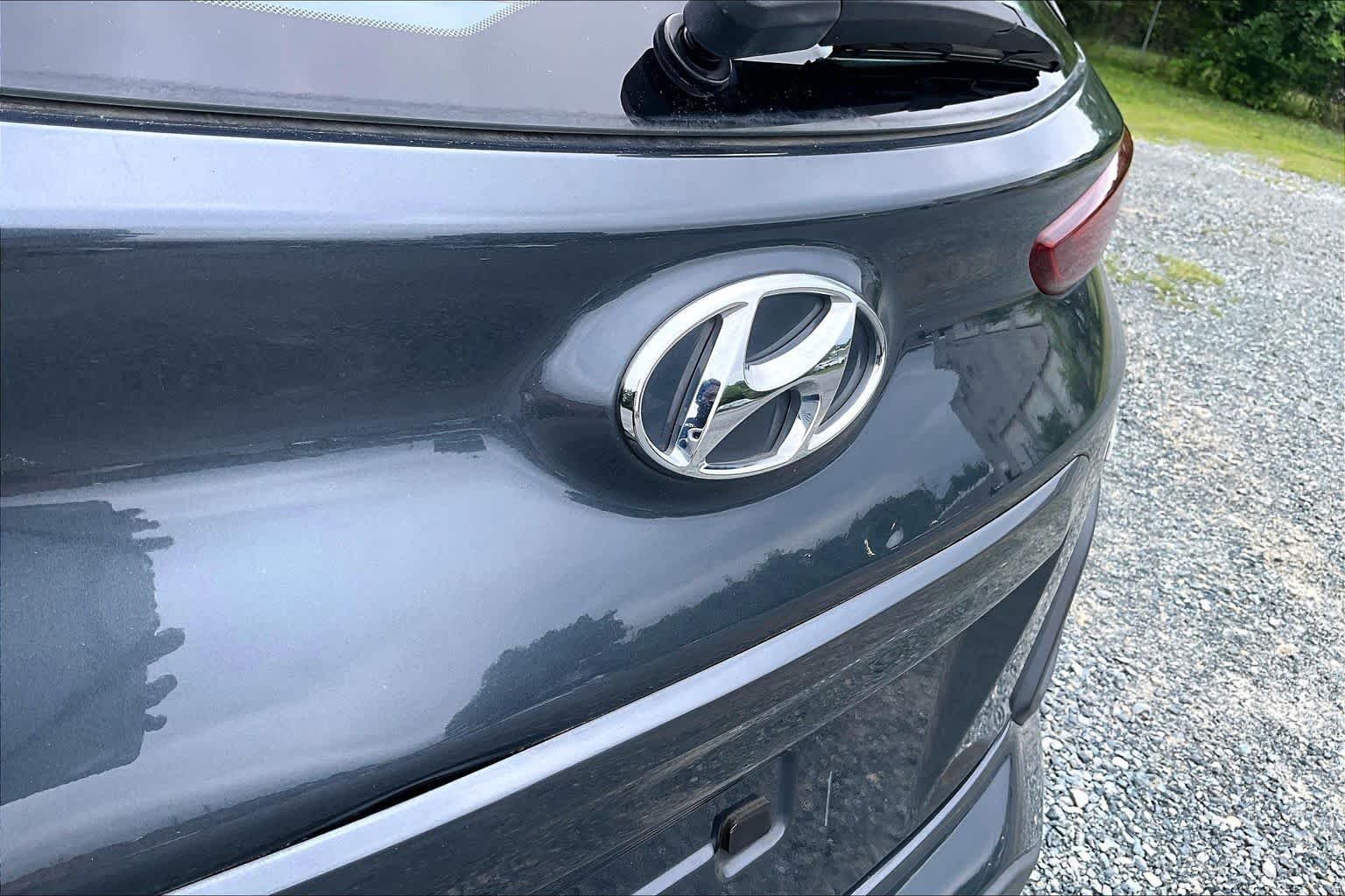 Used 2018 Thunder Gray Hyundai SE image 31