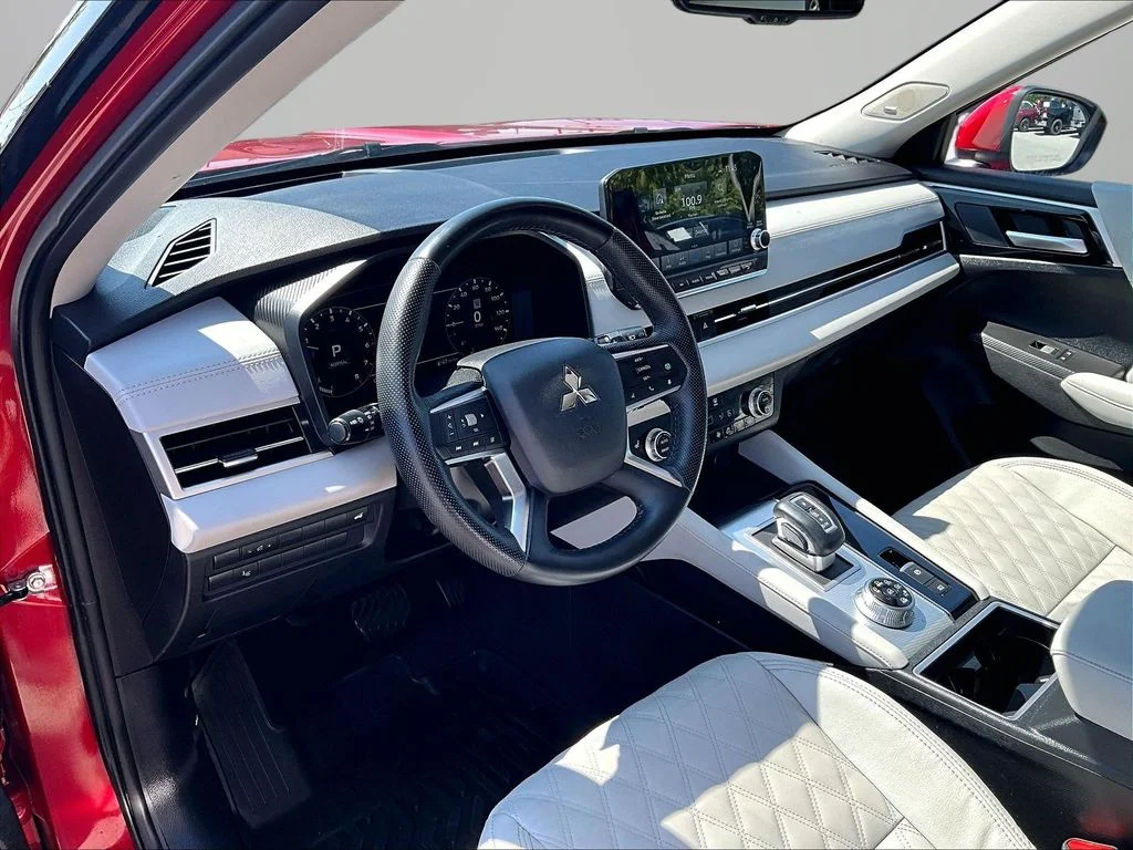 Used 2024 Red Mitsubishi SEL image 15