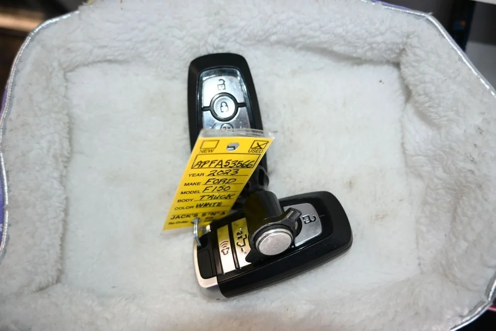 Certified Used 2023 Oxford White Ford Lariat image 28