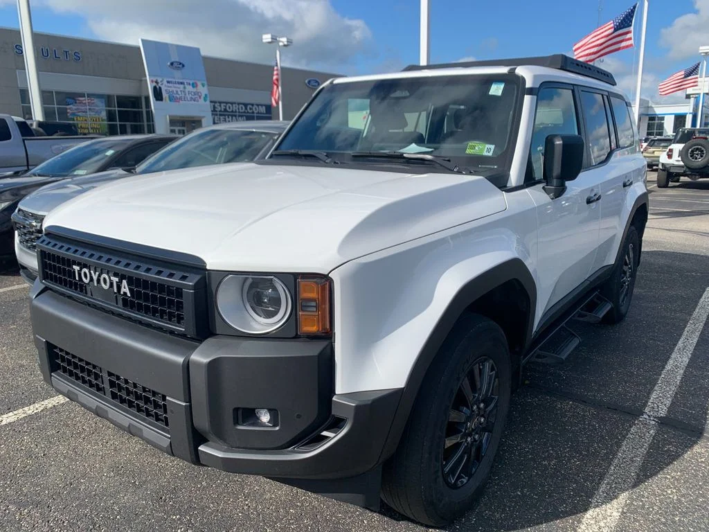 Used 2024 White Toyota 1958 image 5
