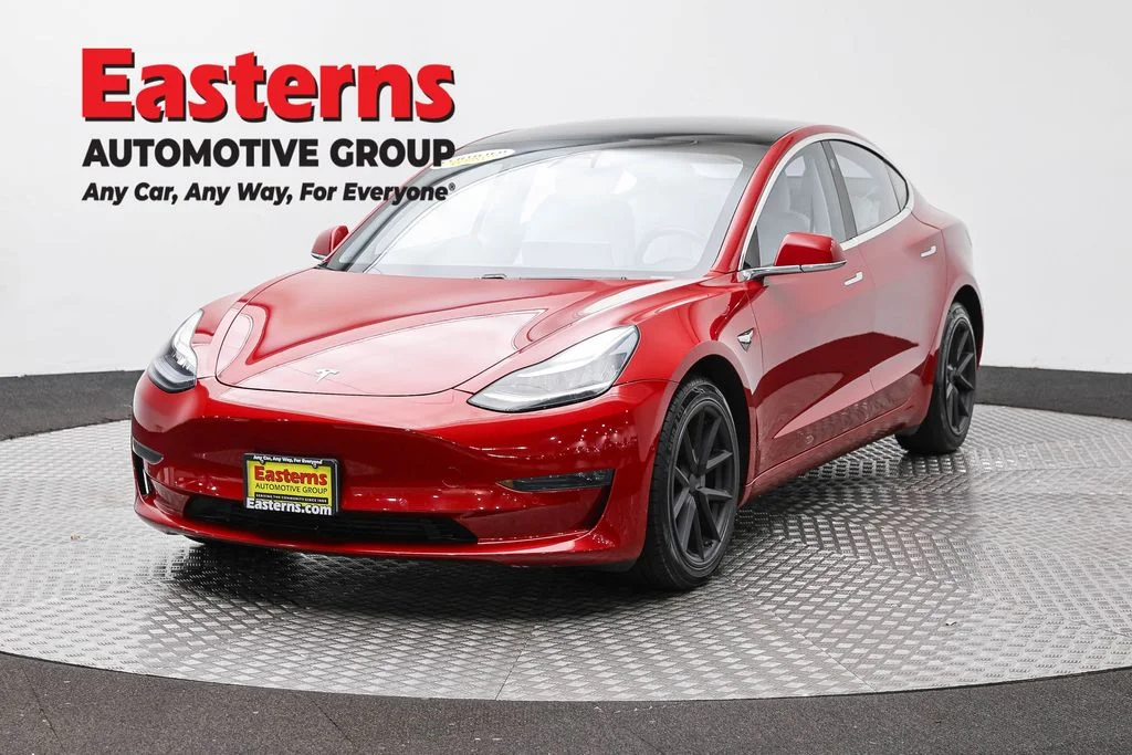Used 2018 Red Tesla Long Range image 1