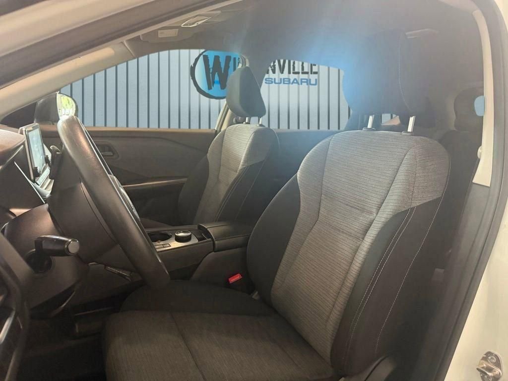 Used 2022 White Nissan S image 21