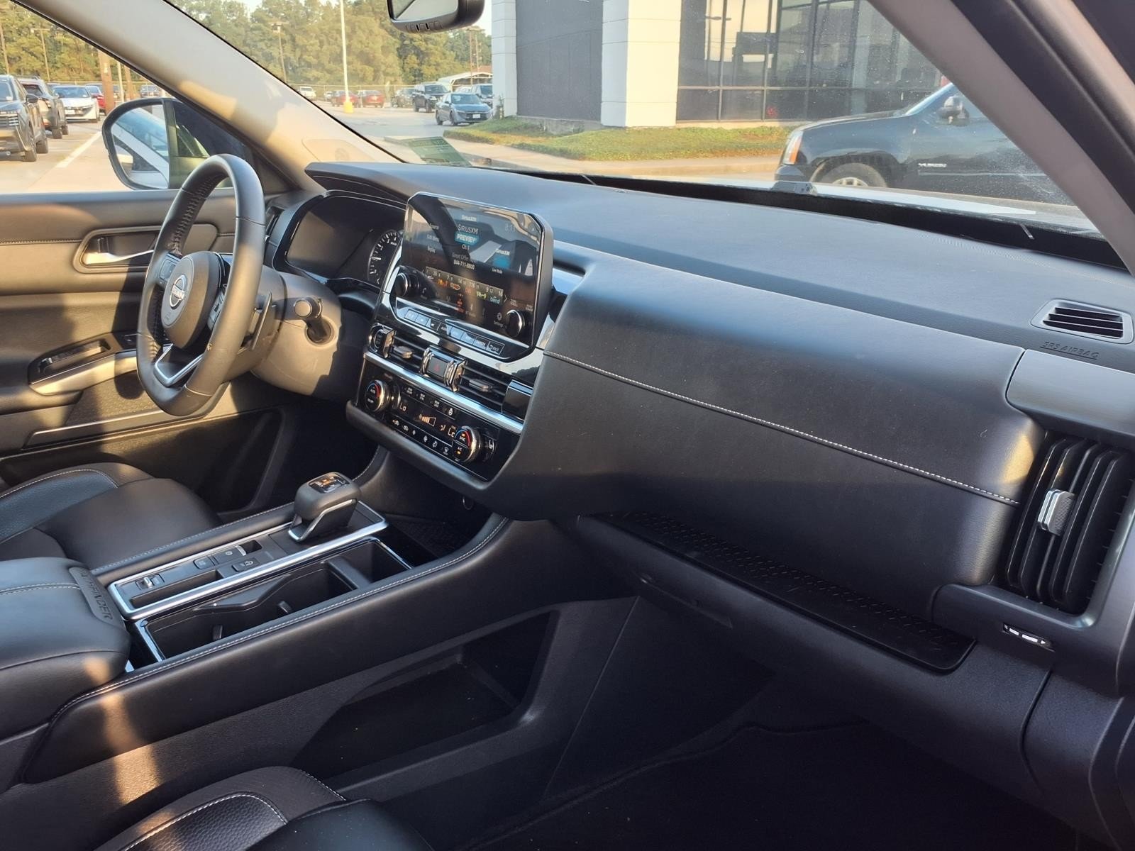 2022 Nissan Pathfinder SL Black at Robbins Nissan