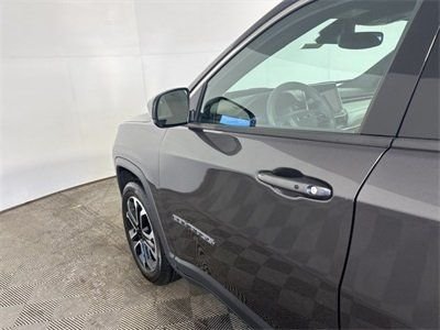 Certified Used 2024  Jeep Limited image 10