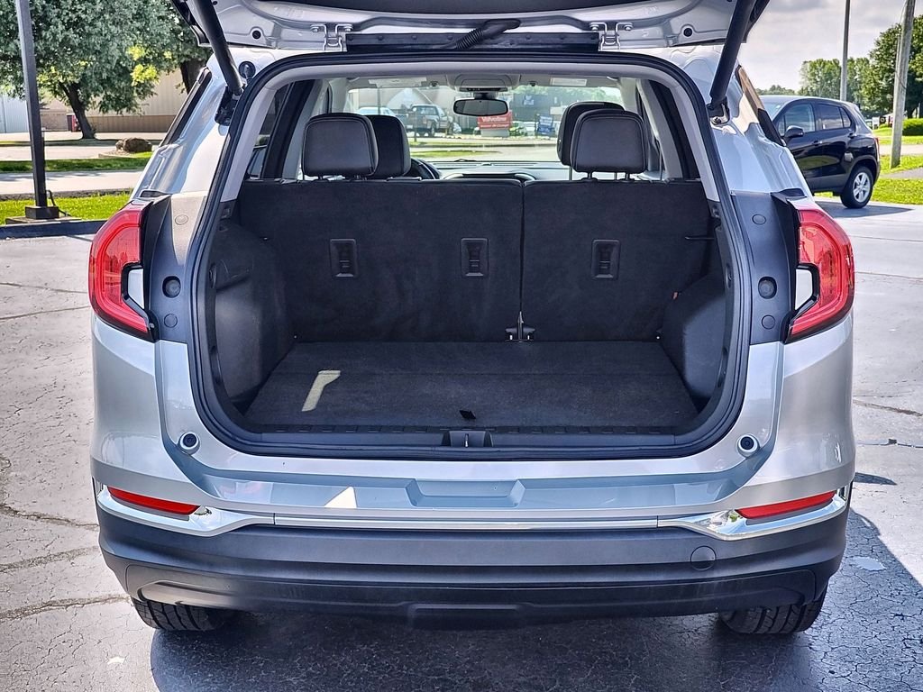 Used 2022 Silver GMC SLT image 24