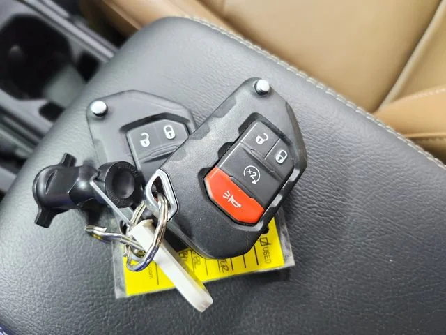 Used 2023 Silver Jeep Rubicon image 31
