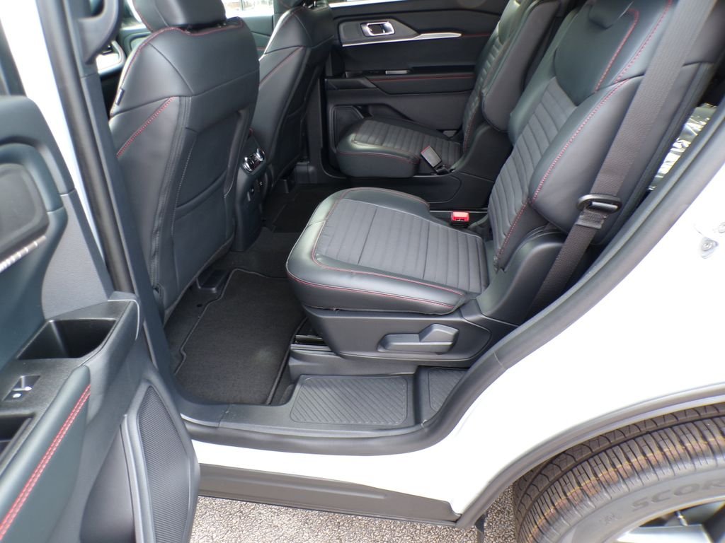 New 2026 Space White Metallic Ford ST-Line image 27