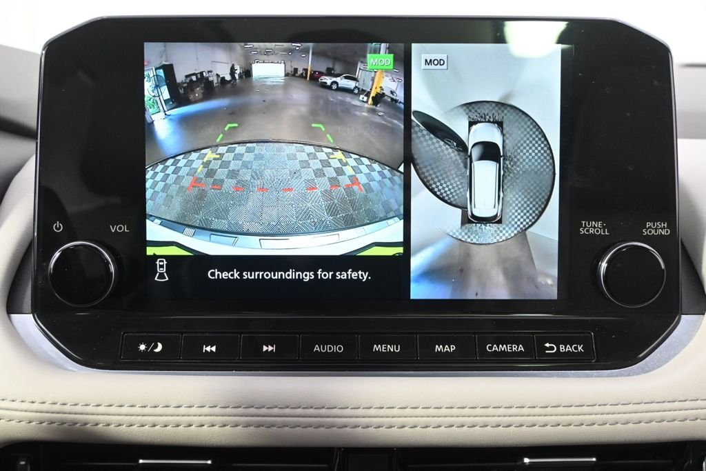 Used 2021 Pearl White Nissan SL image 29