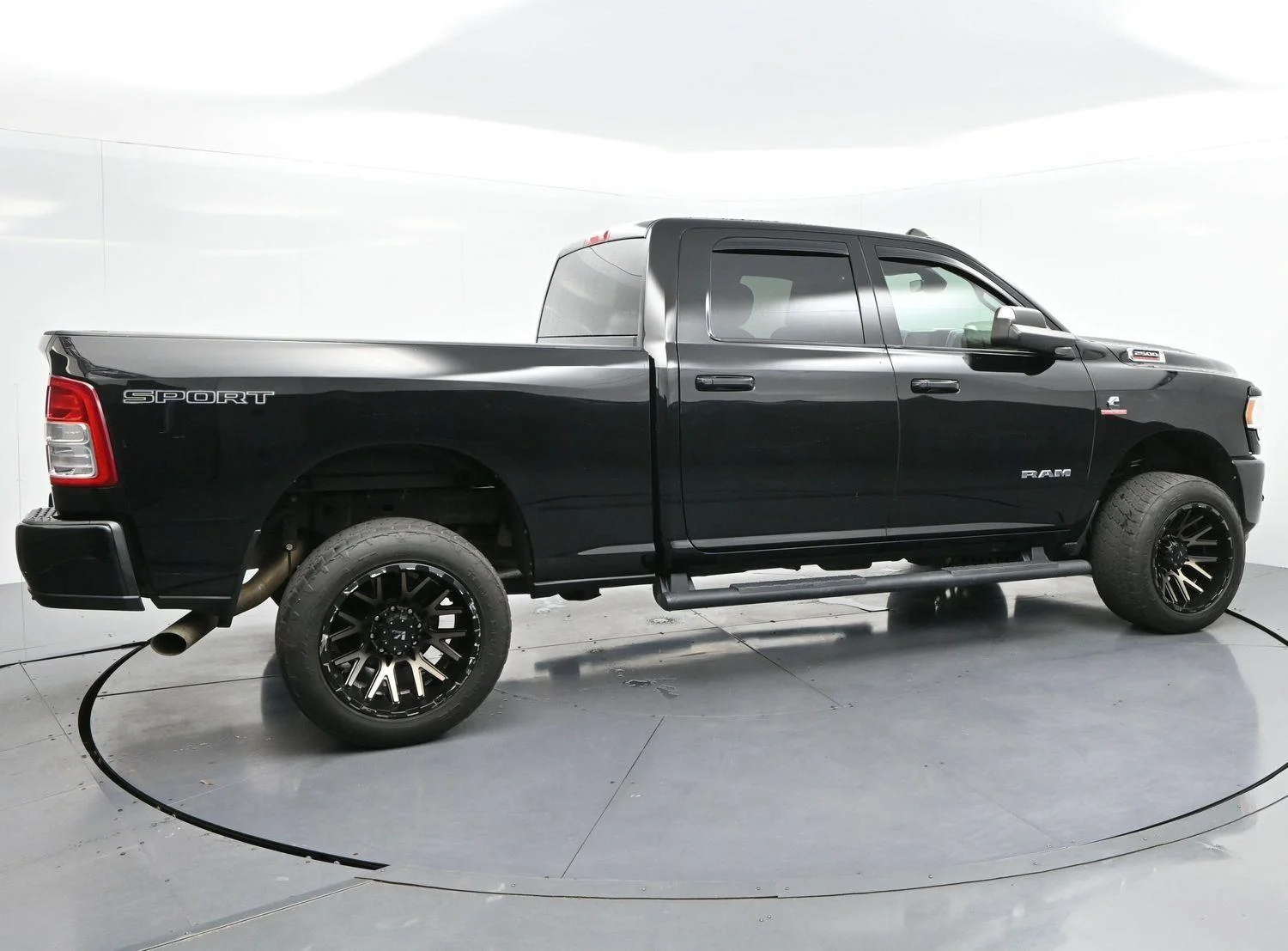 Used 2022 Diamond Black Crystal Pearlcoat Ram Big Horn image 8