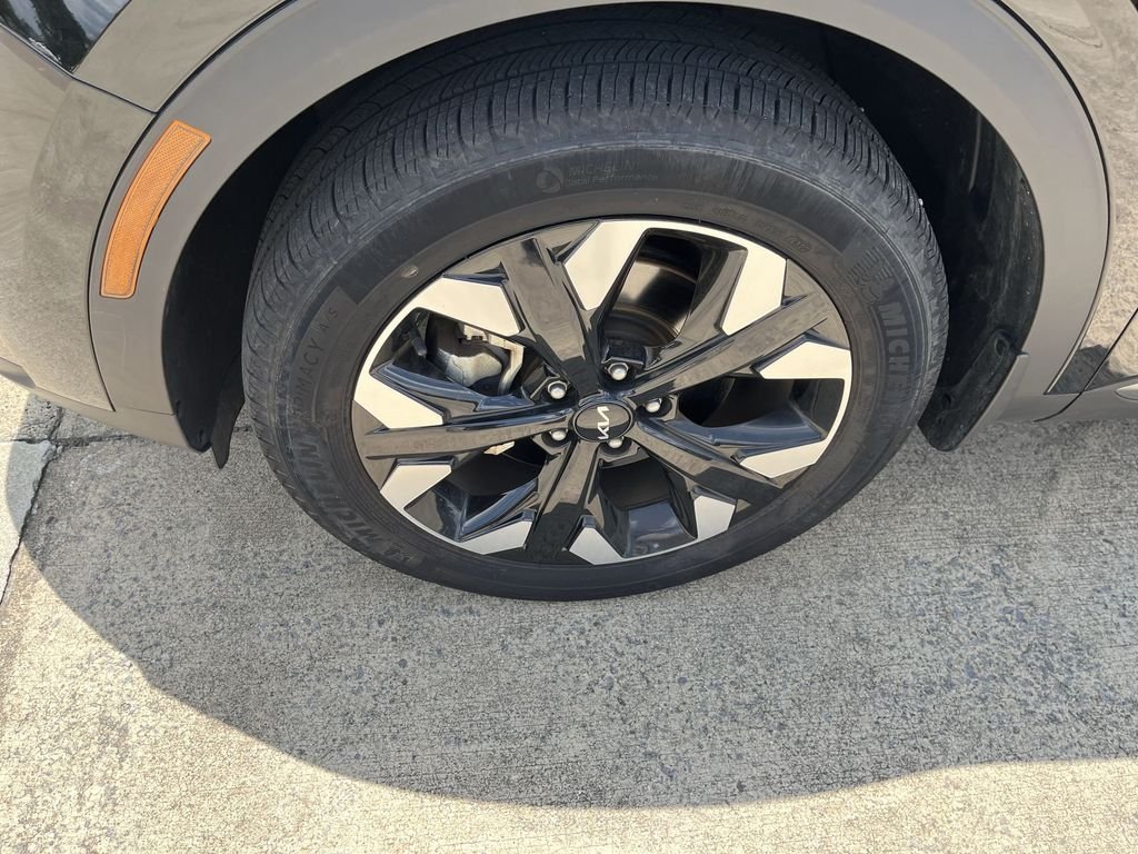 Used 2023 Black Kia X-Line image 10