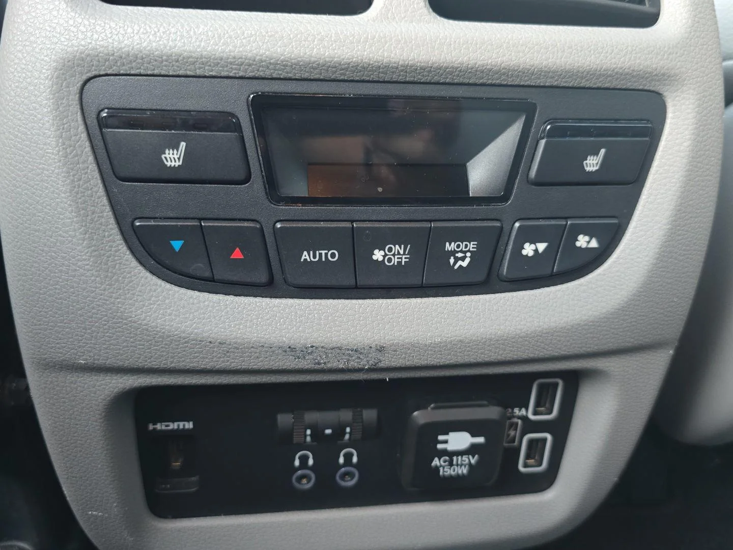 Used 2019 Crystal Black Pearl Honda Touring w/Rear Captain