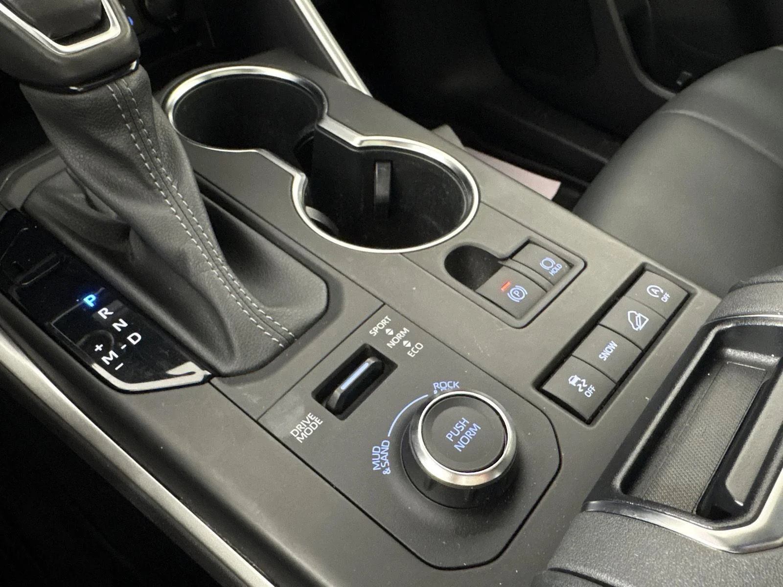 Used 2022 Wind Chill Pearl Toyota XSE image 8